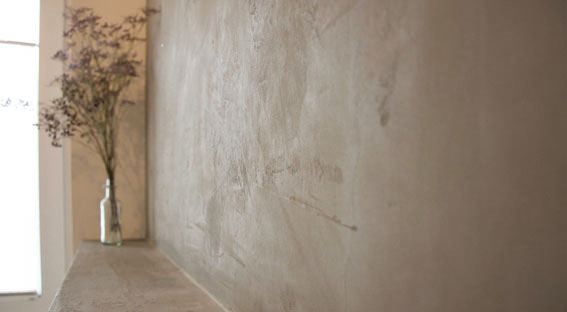 Betonoptik-Wand im Badezimmer